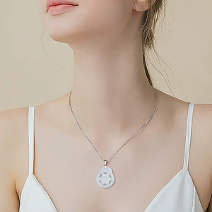 Conjunto de plata S925 con colgante de jade natural en forma de flor, estrella hueca de seis puntas, jade de grado hielo para mujer. - Product Image 3