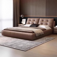 Moderne luxuriöse Schlafzimmermöbel aus Holz, weich gepolstertes Kingsize-Bettgestell, Doppelbetten mit Ledermatratze und Stauraum.
