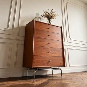 Commode haute à 5 tiroirs en bois massif de qualité supérieure, grand rangement vertical, style vintage du milieu du siècle, en noyer, avec pieds en métal pour chambre à coucher L - Product Image 6