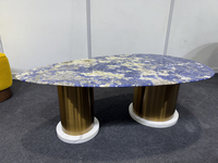 Table basse ovale moderne 2025 avec plateau en marbre bleu bolivien, pieds dorés, base en Calacatta blanc, pour appartement/salle à manger/hôtel, garantie 10 ans