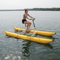 QIQU bateau à pédales à durée de vie étendue pour les régions ensoleillées intenses avec pontons en PVC anti-UV vélo aquatique tout temps