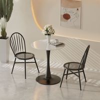 Ensemble de chaises de salle à manger en métal noir moderne et table ronde à base de tulipe pour café
