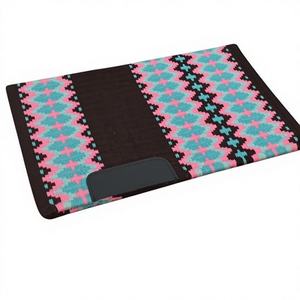 Kaamkaaj KKJ03 Tapis de selle western en feutre de laine avec doublure en polycoton et empiècements en cuir véritable, couleurs personnalisables pour l'équitation - Product Image 1