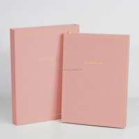 Cahier de planificateur de journal vertical quotidien avec coffret cadeau en lin à impression personnalisée relié 2025 2026