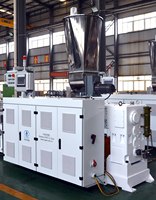 Ligne de production de profilés de décoration intérieure en WPC, ligne de fabrication de machines d'extrusion de revêtements de sol en composite bois-plastique HDPE WPC