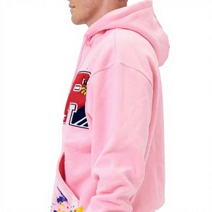 Sudadera con Capucha Oversize Rosa con Parche Bordado en R y Diseño de Salpicaduras de Pintura, Sudadera Casual de Forro Polar para Hombre - Product Image 3