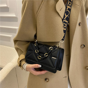 Nouveau <span class=keywords><strong>sac</strong></span> à <span class=keywords><strong>main</strong></span> décontracté simple, personnalisé, avec <span class=keywords><strong>large</strong></span> bandoulière, <span class=keywords><strong>sac</strong></span> à bandoulière simple, chaîne épaisse, petit <span class=keywords><strong>sac</strong></span> - Product Image 3