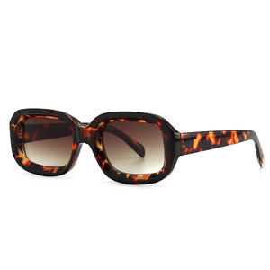 Gafas <span class=keywords><strong>de</strong></span> <span class=keywords><strong>Sol</strong></span> <span class=keywords><strong>de</strong></span> <span class=keywords><strong>mujer</strong></span> cuadradas con patrón <span class=keywords><strong>de</strong></span> cebra Retro <span class=keywords><strong>de</strong></span> moda con <span class=keywords><strong>lentes</strong></span> degradadas Marco <span class=keywords><strong>de</strong></span> PC blanco Moderno y elegante <span class=keywords><strong>para</strong></span> hombres y mujeres - Product Image 3