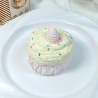 Jouet Squishy en Silicone Qualité Alimentaire en Forme de Cupcake Fraise, Super Doux et Anti-Stress, Vente en Gros sur Xiaohongshu