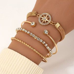 Conjunto de pulseras con forma de corazón y diamantes de imitación para mujer, accesorios de joyería de alta gama para niñas, regalo de uso diario, venta al por mayor - Product Image 1