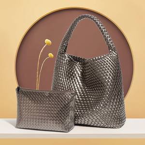 オリジナルデザインの新しいスネークプリントハンドバッグ女性手織りPUレザーハイエンド大容量母娘フラップバケットトートバッグ - Product Image 3