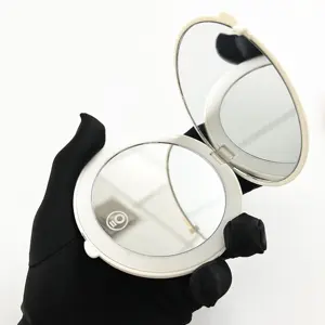 带发光二极管光旅行照明化妆镜的个性化便携式镜子带电源组