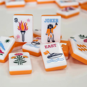 Tuiles de Mahjong américaines en acrylique, 160 pièces, gravées de luxe, 3 couches, ensemble de jeu portable résistant à l'eau pour le jeu - Product Image 1