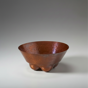 Bol de service en cuivre parfait pour la pièce maîtresse de décoration de maison de luxe avec une touche vintage pour les repas formels ou l'affichage de la table de buffet - Product Image 1