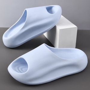 Pantoufles à faible MOQ pour hommes et femmes, élégantes, durables, antidérapantes et confortables pour la maison - Product Image 4