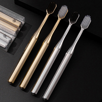 Brosse à dents électro-plaquée design - Manche en plastique doré/argenté avec poils doux, légère pour adultes, vente en gros OEM