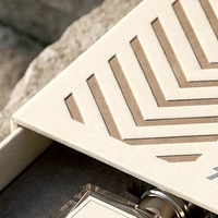 Boîte à parfum rigide blanche haut de gamme personnalisée avec doublure en éponge pour l'emballage de cadeaux de parfum