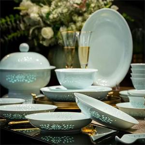 Service de table en porcelaine de céladon chinois 58 pièces - <span class=keywords><strong>Vaisselle</strong></span> élégante à glaçure verte avec motifs ajourés pour la salle à manger et la collection - Product Image 2