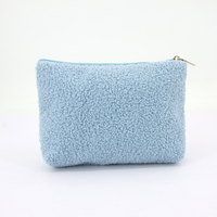 Trousse de Maquillage en Polaire Teddy Douillette avec Extérieur en Peluche et Séparateur Personnalisé pour Essentiels de Voyage – Vente en Gros
