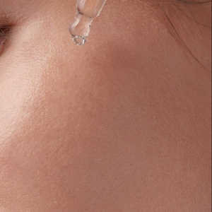 น้ำมันบำรุงผิวหน้า GOLD DROPS - ผลิตภัณฑ์วีแกน ปราศจากการทดลองกับสัตว์ พร้อมคุณสมบัติต่อต้านริ้วรอย - Product Image 1