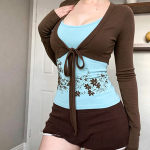 Conjunto de Dos Piezas para Mujer: Camiseta de Manga Larga con Estampado Vintage Transpirable + Top Camisero sin Mangas + Cárdigan Corto con Lazos Delanteros - Product Image 2
