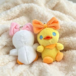 Mini Peluches Canard Jaune Mignon <span class=keywords><strong>en</strong></span> Forme de Nœud, Porte-clés, Pendentif de Sac, Jouet <span class=keywords><strong>en</strong></span> Peluche Doux et Moelleux, Breloque pour Sac à Main, Vente <span class=keywords><strong>en</strong></span> Gros - Product Image 5