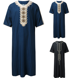 Robe musulmane à col montant pour homme, Thobe <span class=keywords><strong>d</strong></span>écontracté de couleur unie, Vêtement ethnique du Moyen-Orient, Grande taille, Vêtement islamique en polyester - Product Image 1