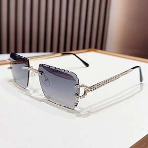 Lunettes de soleil carrées de luxe en alliage, personnalisables avec logo, tendance 2025, protection UV400, sans monture, avec diamants, pour femmes - Product Image 1