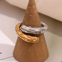 Zweifarbiger Ring mit breiter Öffnung, minimalistisch, 18 Karat vergoldeter Edelstahl, Eishammer-Textur