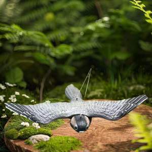 En plastique Volant Corbeau Oiseau Dissuasif Épouvantail Chasse Leurre Corbeau Leurre Effrayer Oiseau Loin pour Jardin Décor - Product Image 6