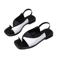 Nouvelles sandales coréennes 2026 à anneau d'orteil pour femme, à bout carré, plates, avec bride arrière élastique, style romain, chaussures d'été tendance