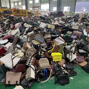 A15 Ballot de Sacs Usagés de Haute Qualité Sélectionnés, Vente en Gros de Sacs de Seconde <span class=keywords><strong>Main</strong></span> (Ukay Bag) pour Femmes, Sacs de Mode - Product Image 3