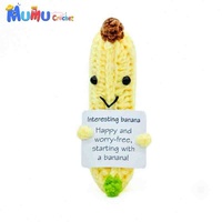 Jouet en peluche amigurumi banane au crochet fait main, poupée fruit en peluche pour la décoration de la maison, du bureau ou comme cadeau