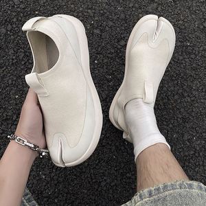 Nuevos Mocasines Ligeros de Suela Blanda con Punta Dividida Tabi, Zapatos Transpirables Tipo Mule, Zapatillas de Verano, Calzado Sin Cordones con Amortiguación - Product Image 2