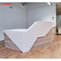 Meubles de salon de manucure au design moderne, bureau de réception en forme de L en bois de noyer et surface solide