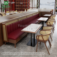 Ensemble de mobilier de restaurant thématique en bois massif et rotin tressé, canapés banquette, tables à manger en marbre, chaises pour café commercial