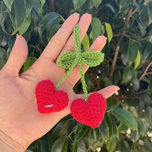 Amuleto de Corazón de Cereza Tejido a Crochet, Decoración de Bolsa de Algodón Hecha a Mano, Rojo y Verde, Accesorio de Regalo para el Día de San Valentín, para Venta en Línea - Product Image 3