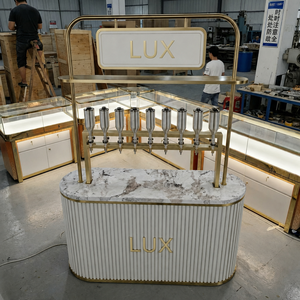 ตู้โชว์น้ำหอมแบบเคลื่อนที่พร้อมโครงสีทองปรับแต่งได้ LUX รถเข็นเติมน้ำหอมแบบเคลื่อนที่ ดีไซน์ตู้น้ำหอมลายทางแนวตั้ง - Product Image 1