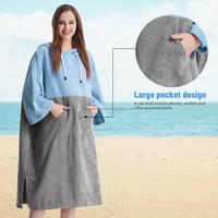 Serviette de bain et de plage poncho en microfibre douce, absorbante et à séchage rapide, grande taille pour adulte, avec logo personnalisé et design sur mesure.