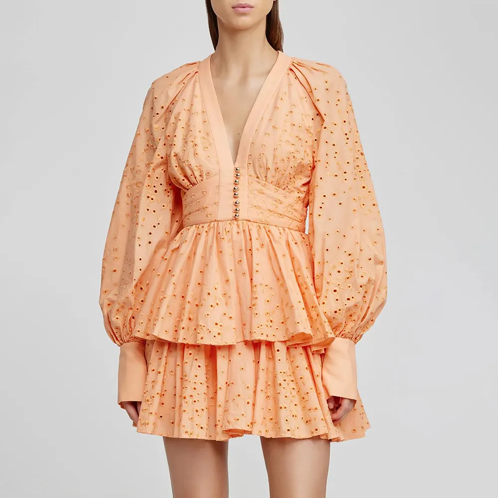 Мини-платье абрикосового и оранжевого цветов с оборками