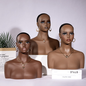 Tête de Mannequin Femme Noire Réaliste avec Épaules pour Présentation de Perruques - Idéale pour le Maquillage et la Mode - Product Image 4