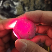 En gros naturel Corindon Rouge Rubis Pierres Précieuses Brutes Cristal Prix de la Pierre de quartz