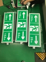 Triangle en aluminium réfléchissant Signes de direction du trafic routier Benchmark Metal Street Avertissement Plaques de tôle galvanisées de sécurité