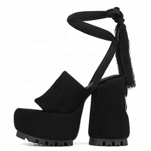 Sandalias de tacón alto con flecos y cordones en el tobillo para mujer, diseño nuevo, con plataforma gruesa y punta abierta, de gamuza - Product Image 1