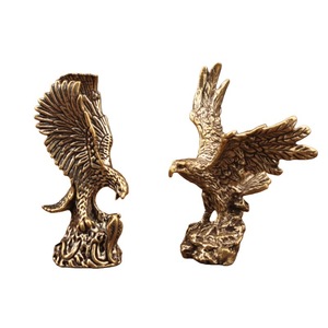 Figurine d'aigle en laiton, ornement décoratif pour la maison, sculpture animale de table, cadeau souvenir, pièce d'art artisanale de haute qualité - Product Image 5