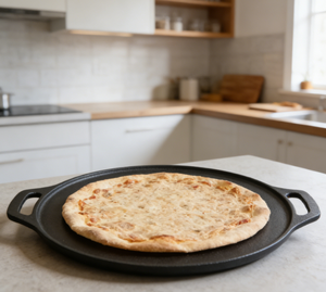 Plaque de cuisson ronde en fonte pré-assaisonnée avec doubles poignées pour barbecue, tortillas, roti, cuisinière et camping en extérieur - Product Image 6