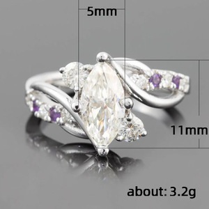 Anello con Pietra a Rombo per Donne, Gioiello Geometrico Scintillante alla Moda per Uso Quotidiano - Product Image 2