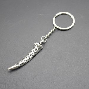 Porte-clés en corne courbée <span class=keywords><strong>à</strong></span> nervures, en alliage de <span class=keywords><strong>zinc</strong></span> argenté antique, accessoire en forme de griffe courbée pour la décoration de sacs <span class=keywords><strong>à</strong></span> dos gothiques - Product Image 3