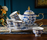 Service à thé élégant de style européen en porcelaine fine 15 pièces et crémier, service à thé premium en porcelaine fine 15 pièces avec motif floral bleu