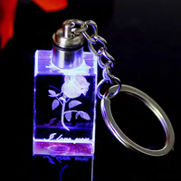 Vente en gros gravure laser personnalisée impression 3d LED lumineuse K9 cristal photo de famille cadeaux souvenirs verre porte-clés avec lumière LED